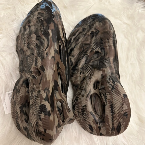 100% Authentic YEEZY FOAM RNR - Picture 3 of 9